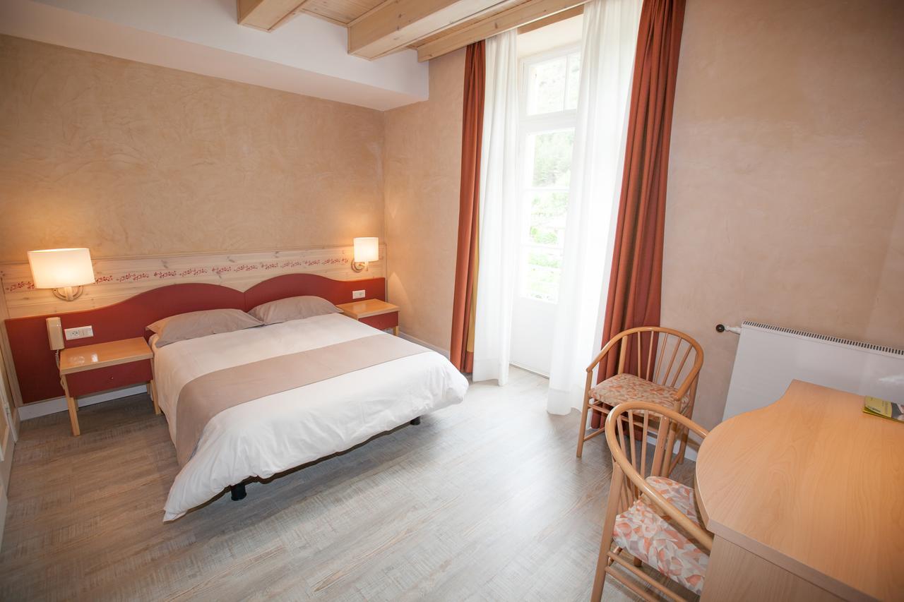 Hotel Le Mirval La Brigue Esterno foto