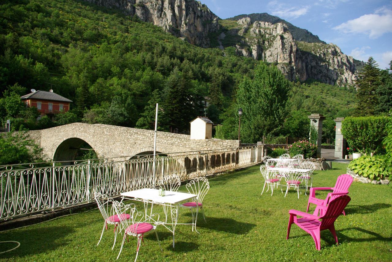 Hotel Le Mirval La Brigue Esterno foto